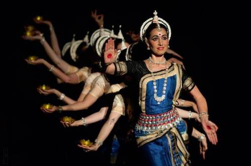 Bharatanatyam : Classical Indian Dancers Act 2
