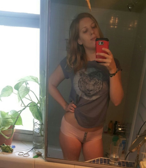 profoundlyironvoid:  Chelsea Tinney  She is so hot