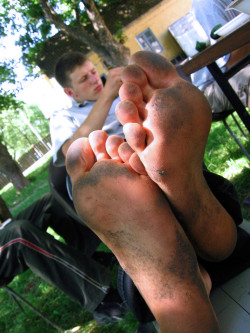 dirtymalefeet:  #barefoot #dirtymalefeet