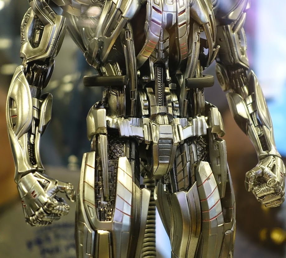 toysandstuff:  Close up detailed shots of the Hot Toys Ultron Prime