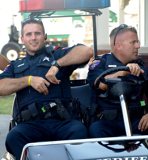 policecorps:  copwristwatchfreak:  they like to wear those rubber wristbands too