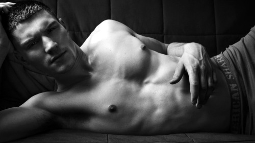 gcr75:  G’s aggregation of hot: male models, amateurs, selfies, etc. - Ben Howard