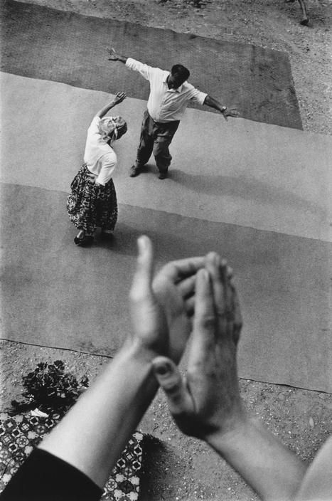 2000-lightyearsfromhome:  © Thomas Dworzak 