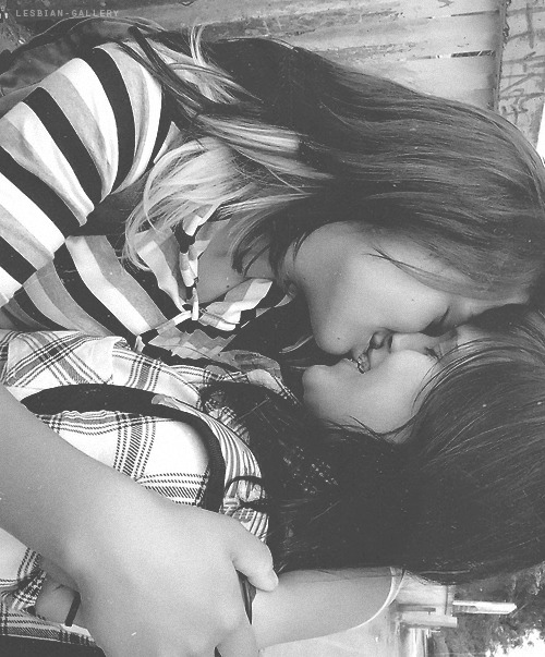 lesbian-gallery:  photo: i-love-g-i-r-l-s 