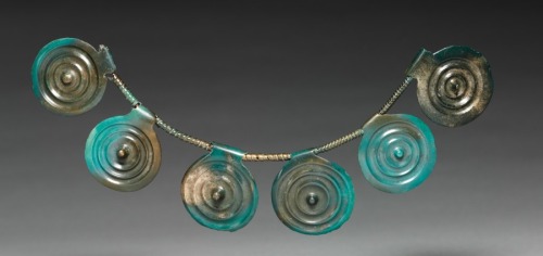 cma-greek-roman-art: Necklace, c. 1400-1300 BC, Cleveland Museum of Art: Greek and Roman ArtSize: Ov