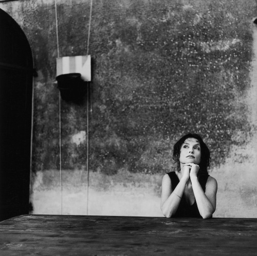 blueblackdream: Marianne Rosenstiehl, Isabelle Huppert, Tuscany, Italy, 1995