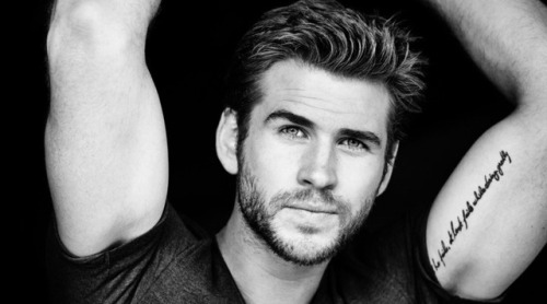 Porn Pics famous-male-celeb-naked:  Liam Hemsworth(Miley