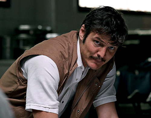 Pedro Pascal As Javier Peña Narcos (2015-2017) 01.06. Explosivos