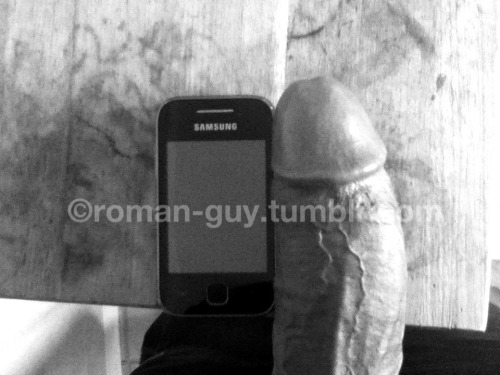 roman-guy: Small phone but whatever but enormous cock<3