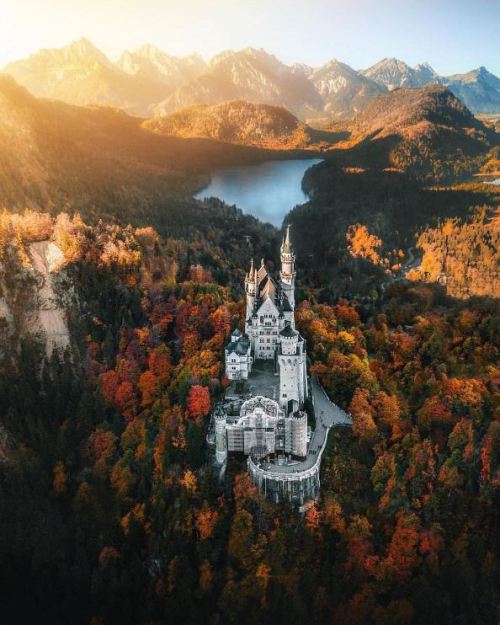 alisaineurope:visitheworld: Neuschwanstein / Germany (by Emmet Sparling). Bavaria, Germany