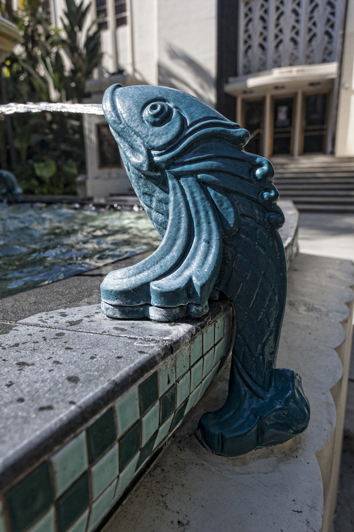 artdecodude:  Burbank City Hall (Exterior). One of my favorite fountains ever for