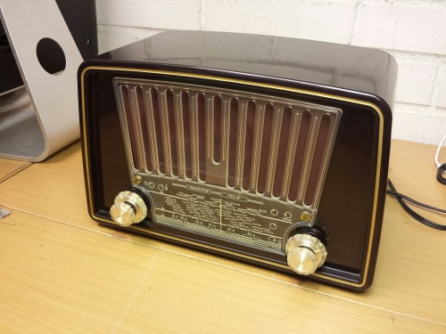 Philips BX230U/19 Tube Radio, 1953