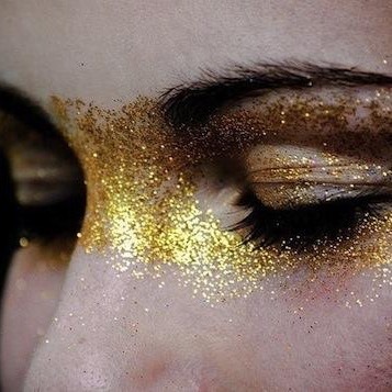 darlingliv:  Moodboard: Golden girl   “The golden girl bathed in the water  And