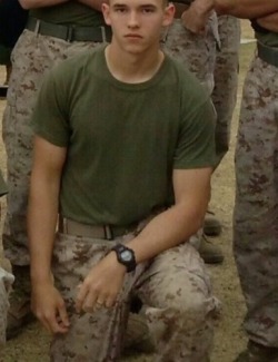 shitilikeandafewofme:  19 year old. Camp Pendleton, CA Follow me for more like this! www.shitilikeandafewofme.tumblr.com Do you know this guy? Tell me about him.