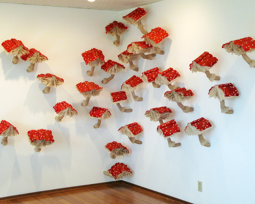 archiemcphee:  Look closely, these frilly mushrooms are made of books. Although they look like something Alice might’ve encountered during her adventures in Wonderland, they’re the creation of Chicago-based visual artist Melissa Jay Craig. Entitled
