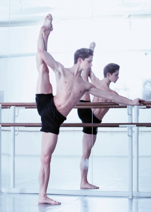 lursus:  Charlie Andersen / Corps de Ballet by Thomas Cato