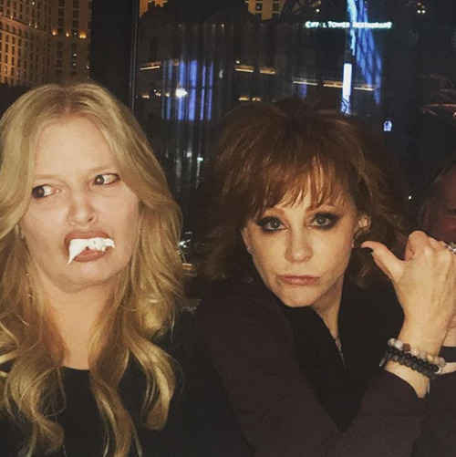 Reba &amp; Melissa Peterman (April 6th, 2019)