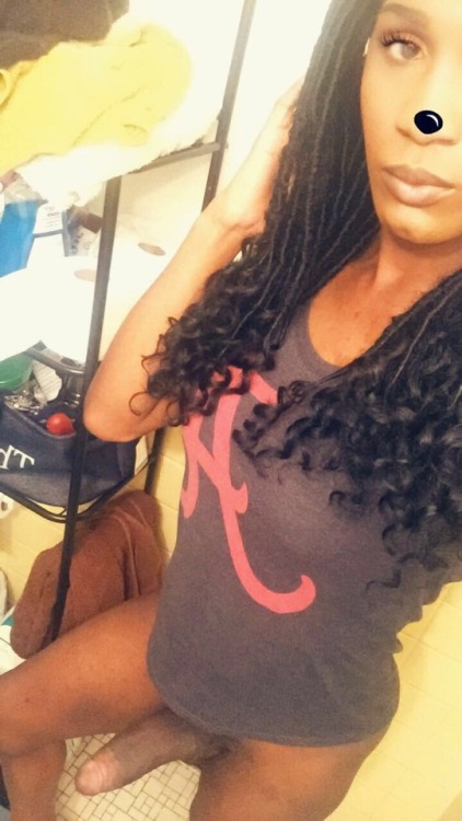 gimme-that-big-tranny-dick: scorpiopython: What would you do??  Snapchat: Monaediva