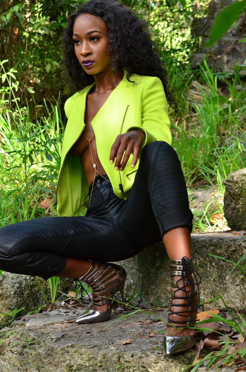 ashleyblakethemodel:  💚   👑💛 IG:@AshleyBlake_ Twitter:@AshleyBlake_www.AshleyBlake.co