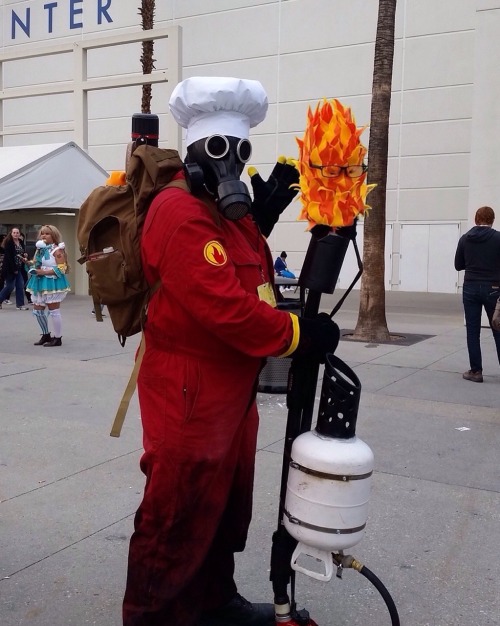 pyrotechnic-tote-pyro:  From Saturday at ALA 2016 in Ontario  Two of my favorite characters 