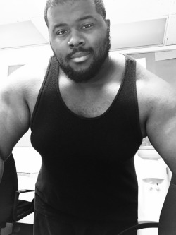 mediumrarebeef:  realmanlover:  lousirthe3rd:  Trying to work my way back into shape  Damn sexy as you are, if you ask me  He is cute!!!!!!