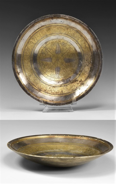 Hellenistic Gilt Silver Bowl with Complex Ornament, 2nd-1st Century BCA shallow silver bowl with thi