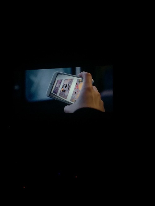 iPhone cuts in Personal Shopper (2016), Olivier Assayas.