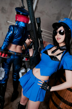 league-of-legends-sexy-girls:  Caitlyn and Vi 