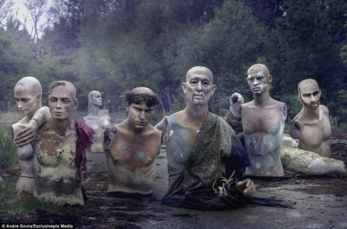 sabanasblancasuniverse:   Mannequin Graveyard in Abandoned Camelot Theme Park in Lancashire, England. Vía @41Strange   (photos: Andre Govia)   