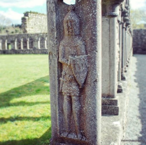irisharchaeology: A medieval knight depicted on one of the pillars defining the cloister at Jerpoint