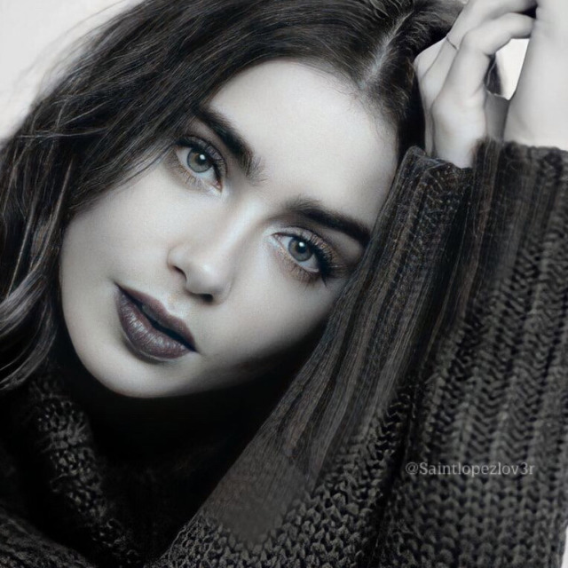 Lily Collins