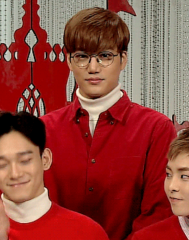 kimdos:  jongin in glasses + hearts ♡ 