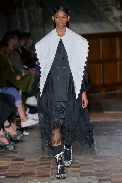 fashionablyiconic: Simone Rocha - Spring/Summer 2022Support Me on Kofi