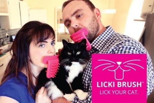 ofcoursethatsathing:This cat licker
