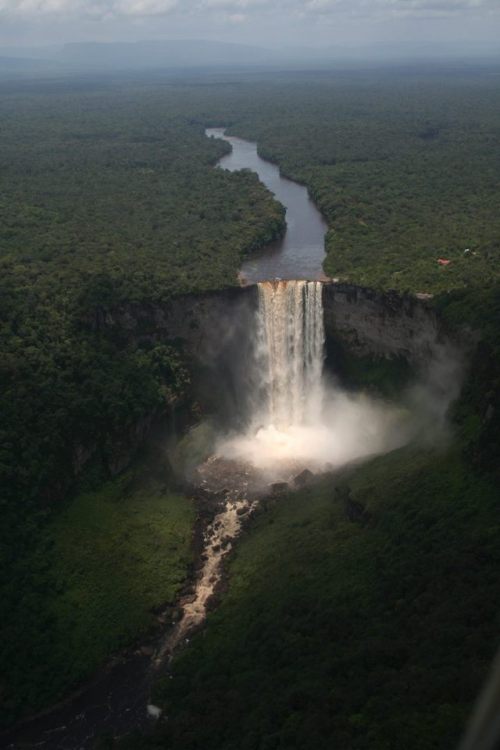 triplesixyz: earthstory: Kaieteur falls This waterfall is Kaieteur Falls, found in the nation of Guy