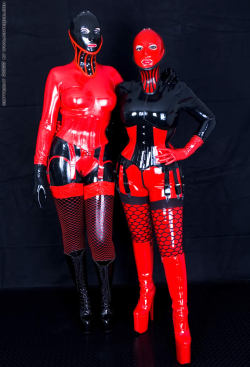 aerdna22:  heavy rubber lovers & neck