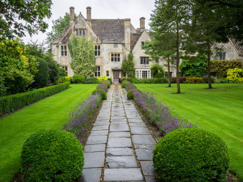 outdoormagic:  Avebury Manor, Wiltshire by Bob Radlinski