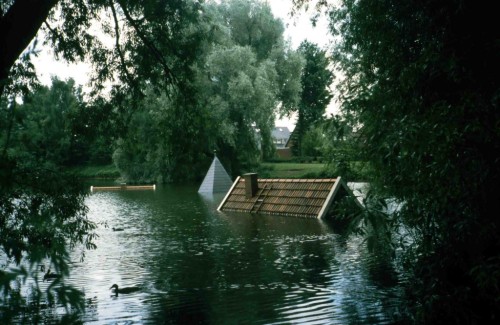 vvolare: &ldquo;The Sunken Village&rdquo; Mariele Neudecker - 2001