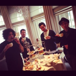 ghost-town-pizza:  falloutboy:  Our high tea game goes hard   This is fucking beautiful  