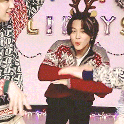 Happy birthday @avizou from Reindeer Chim! 🎂🦌 #jimin#btsgif#trackofthesoul#maknaelinegifs#usersky#shirleytothesea#tusercelia#tuserjay#usersan#jminparks#annietrack#boongietrack#melontrack#heyryen#bangtan#butter remix #gemini szn means therell be a lot of bday sets so yeah...  #also i just found out youre fellow 92z liner 😭  #been thinking of chim and his lil highlights and his long hair during this era  #and that sugar were going down meme lol  #anw happy birthday once again!!