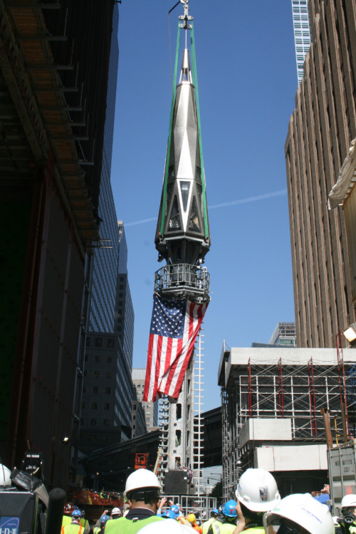 ncpssm:wnyc:WNYC’s Reema Khrais snapped this photo of Building crews hoisted the last pieces of 