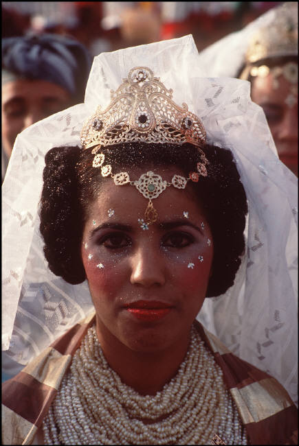 nnnorthaaafrican:Morocco. Marrakech. Young bride in trad. costume to wed the same day as the Royal P