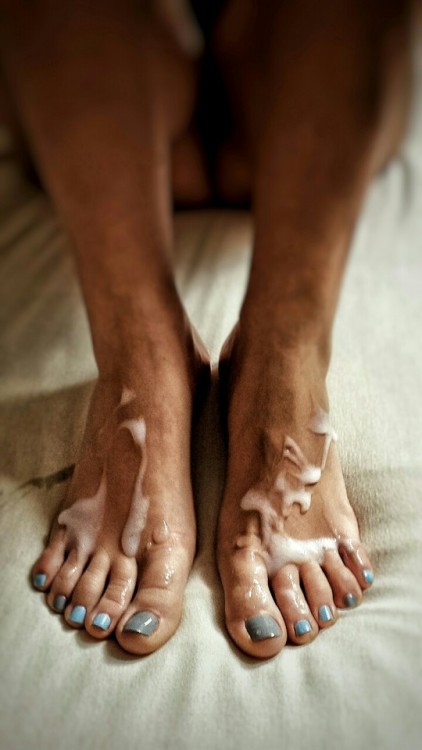 hellyeahcumonfeetxcumonfeetgif: Cum covered toes