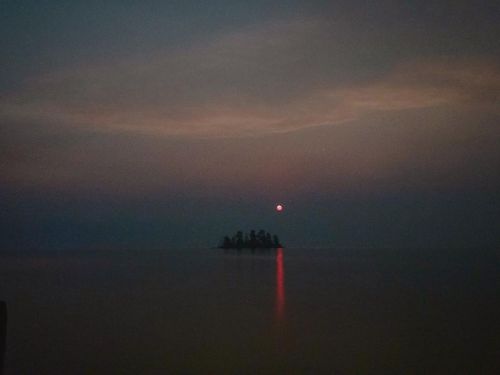 Moonrise in the smoke. . . #whenalluhaveisamicro4/3 #landscape #montanamoment #montana #moonrise htt