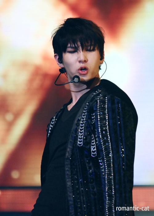 prince-taekwoon:do not edit | © romantic cat
