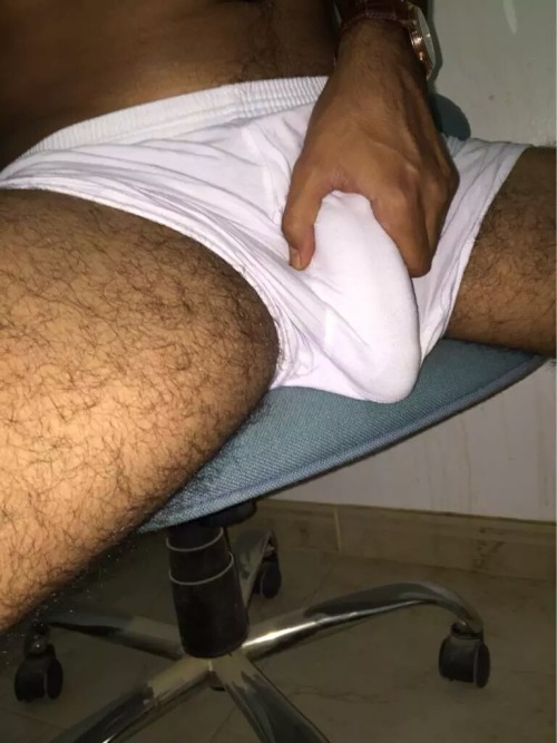 khald9:  hot-arab-boys:  Horny saudi man. porn pictures