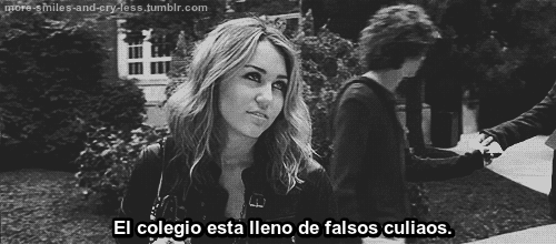 more-smiles-and-cry-less:  LOL traducción chilensis. 