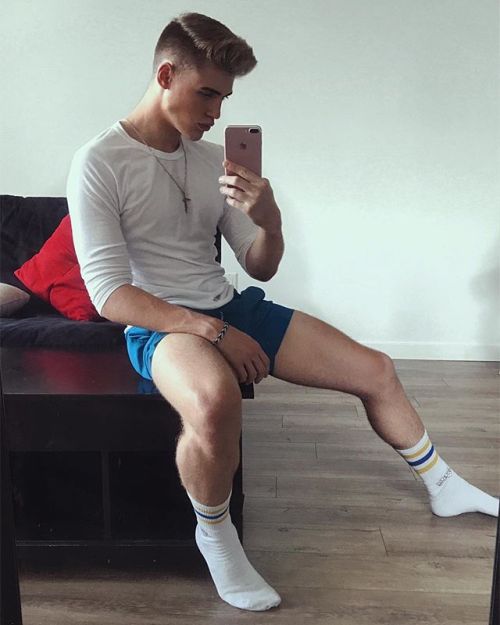 norsocklover: soxrock: Lucas Dell via Instagram Superb socked feet my friend! 