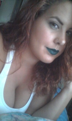 toxicwaxrainbows:  Feeling like poison ivy today.