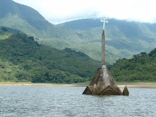 atlasobscura:Rising WaterLooming up from the waters, these submerged towers are the only visible rem